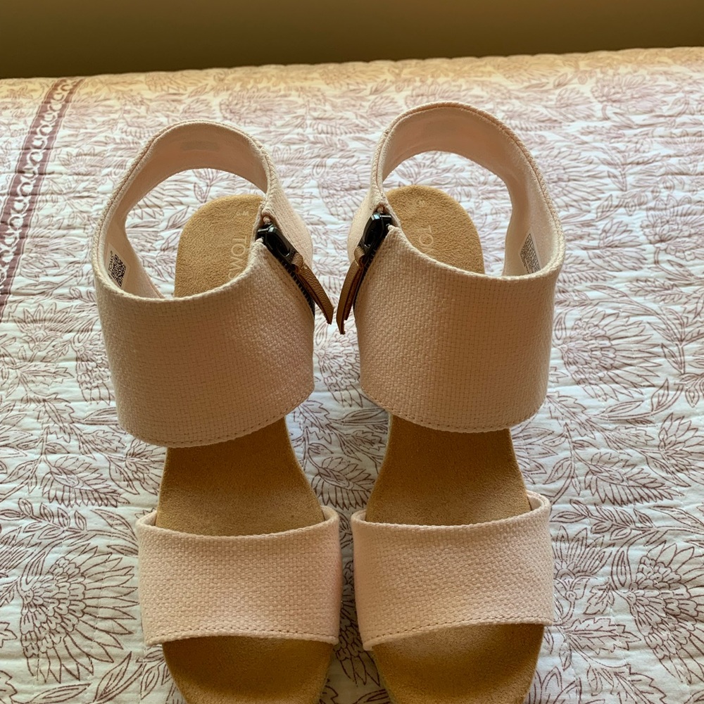 NWOT TOMS Women's Majorca Wedge Sandals in Dusty Peach - Picture 2 of 7